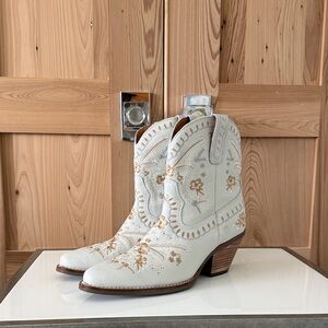 Dingo White and Tan Embroidered Ankle Boots
